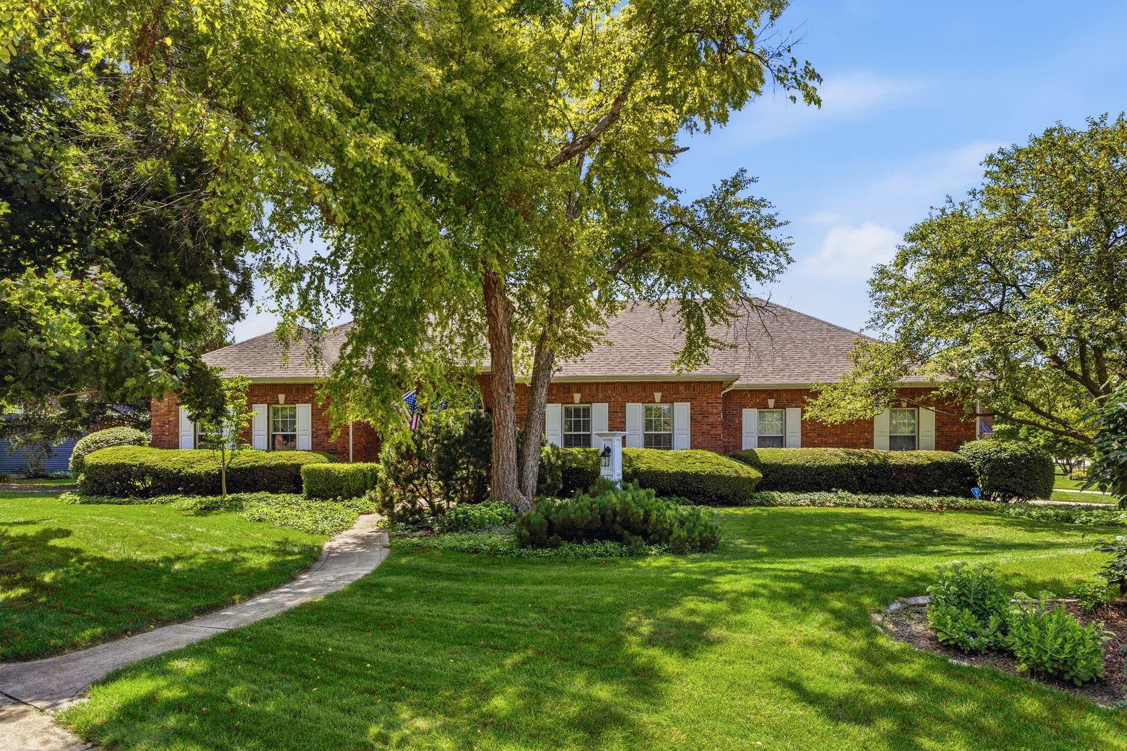 Homes for sale in Champaign, IL | 1610 Yorkshire Dr, Champaign, IL 61822 | MLS# 12697501