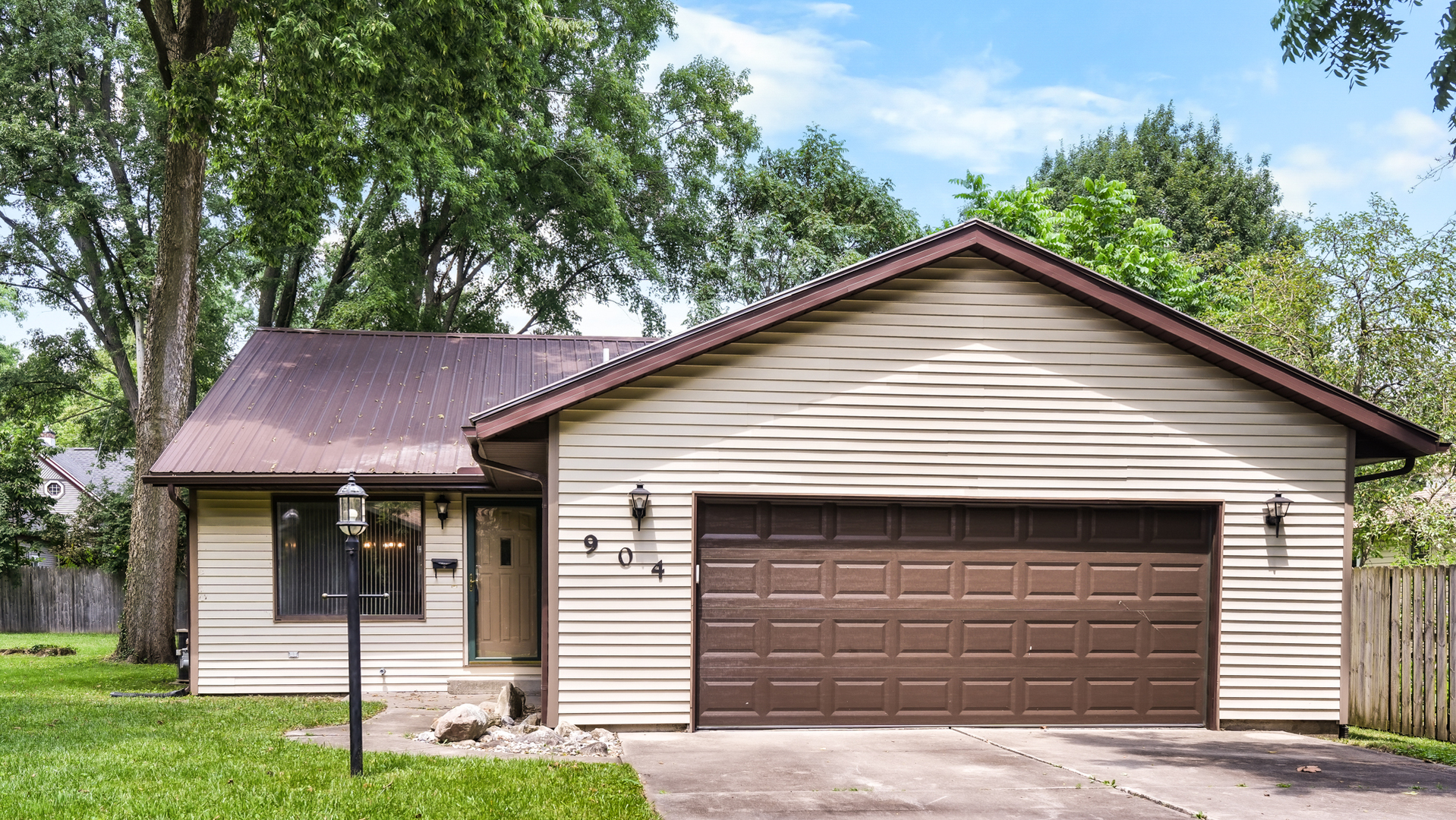 Homes for sale in Urbana, IL | 904 E California Ave, Urbana, IL 61801 | MLS# 12697516