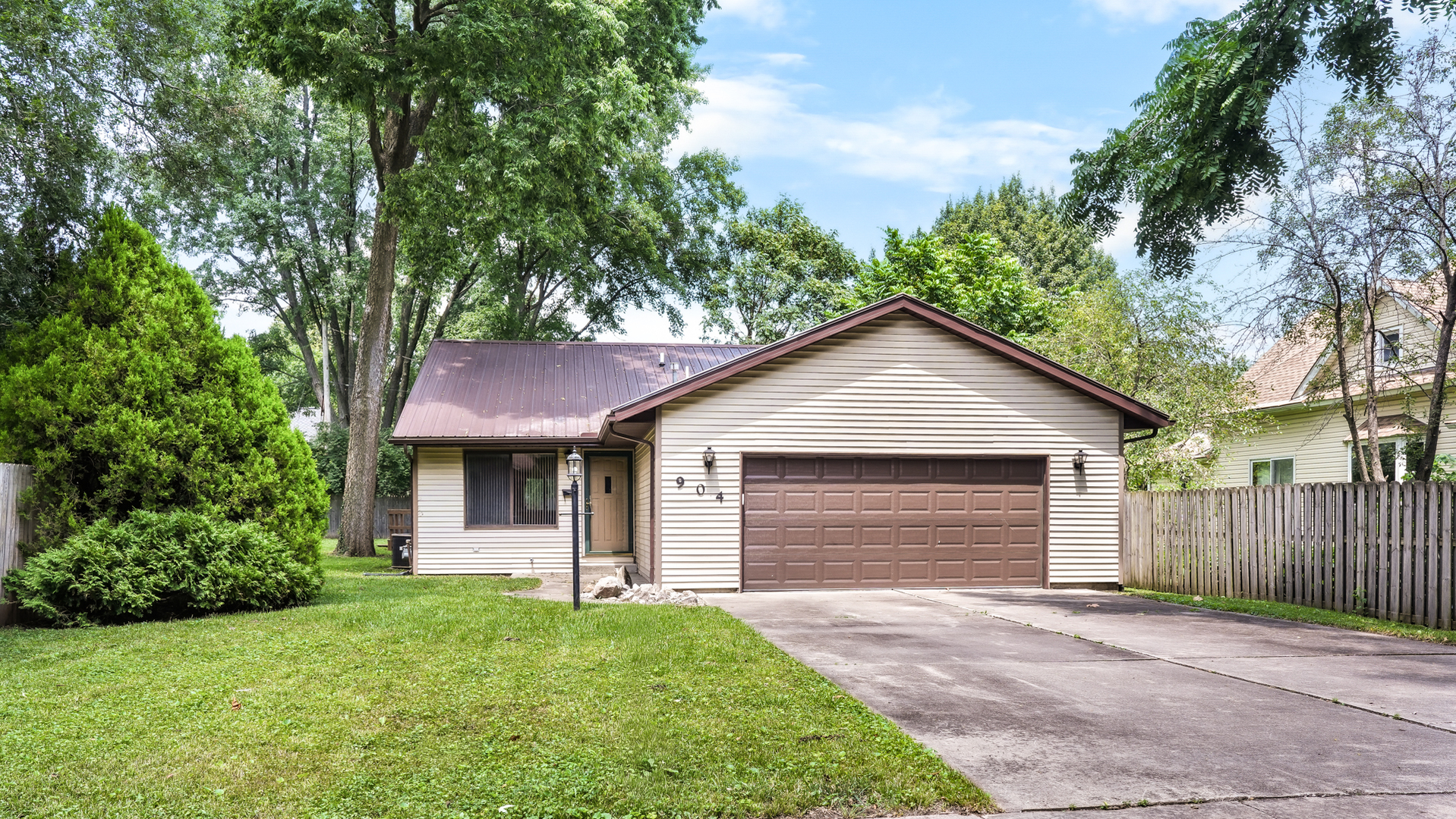 Homes for sale in Urbana, IL | 904 E California Ave, Urbana, IL 61801 | MLS# 12697516