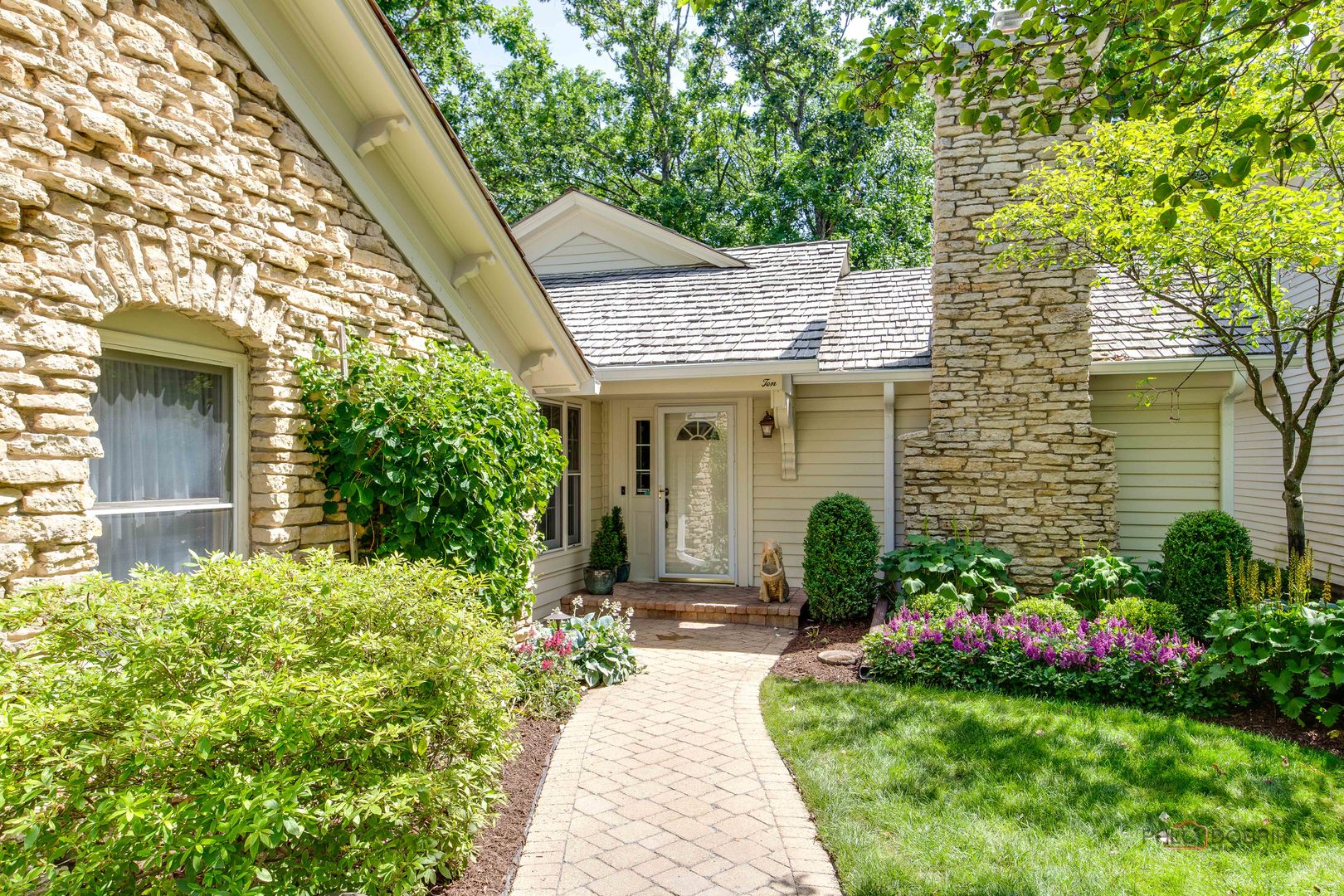 2nd image of 10 Court Of Fox River Vly, Lincolnshire, IL 60069 | MLS# 12697562