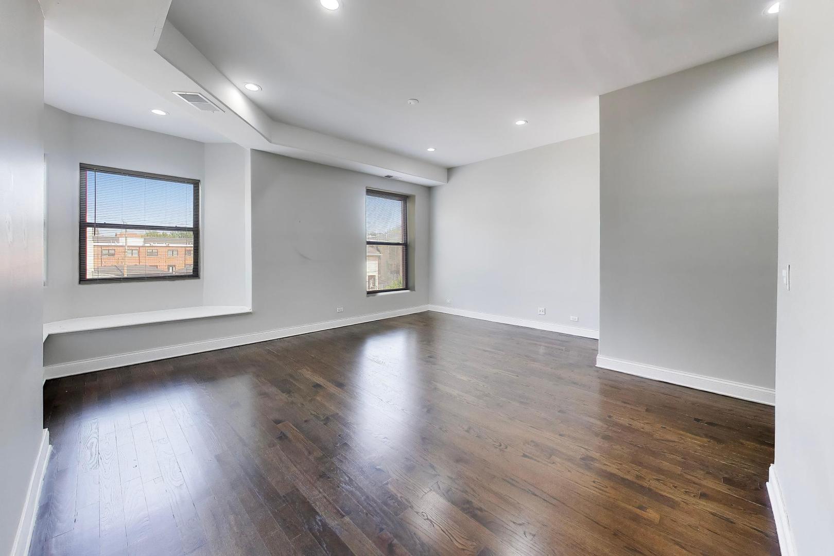 Homes for sale in Chicago, IL | 3330 S Indiana Ave, Chicago, IL 60616