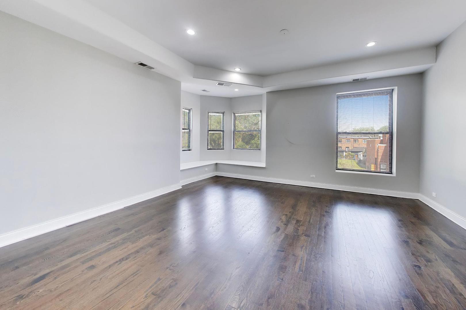 Homes for sale in Chicago, IL | 3330 S Indiana Ave, Chicago, IL 60616