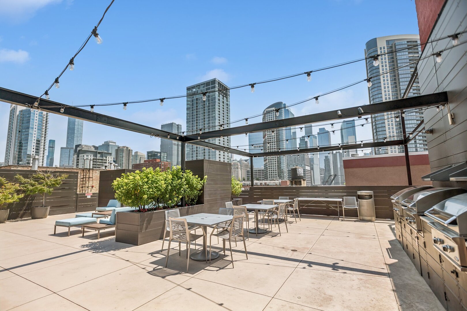 2nd image of 411 W Ontario St, Chicago, IL 60654