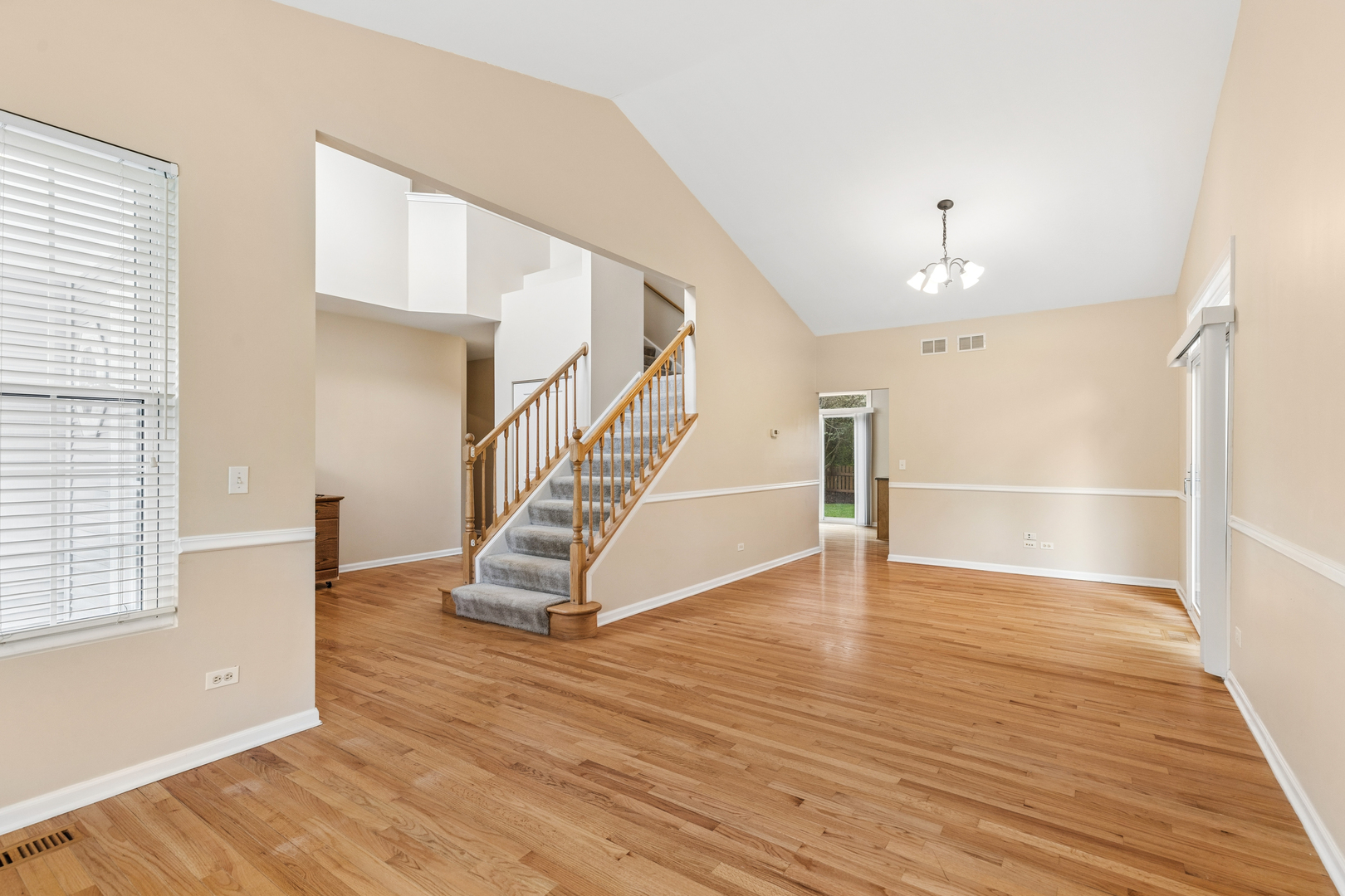 image of 766 Providence Ln, Crystal Lake, IL 60012 | MLS# 12697815