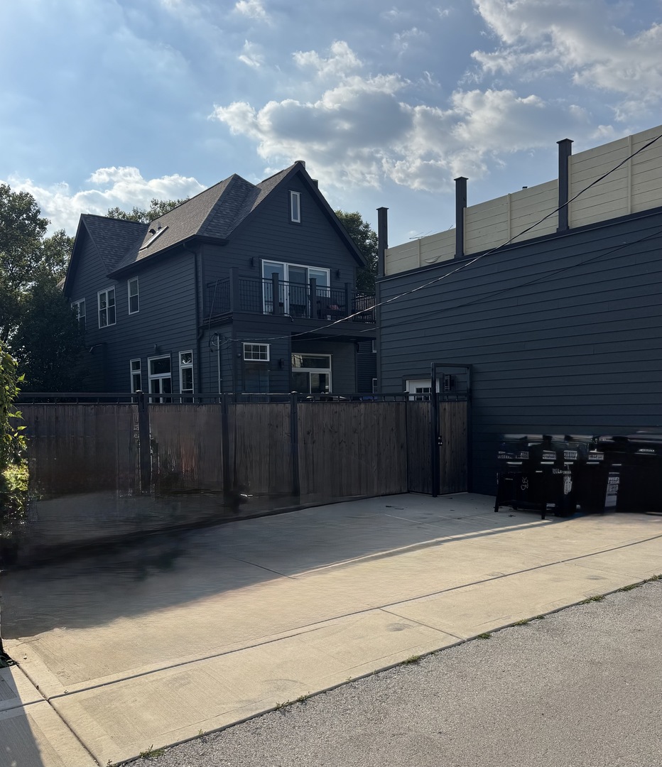 Homes for sale in Chicago, IL | 4037 N Richmond St, Chicago, IL 60618 | MLS# 12698272