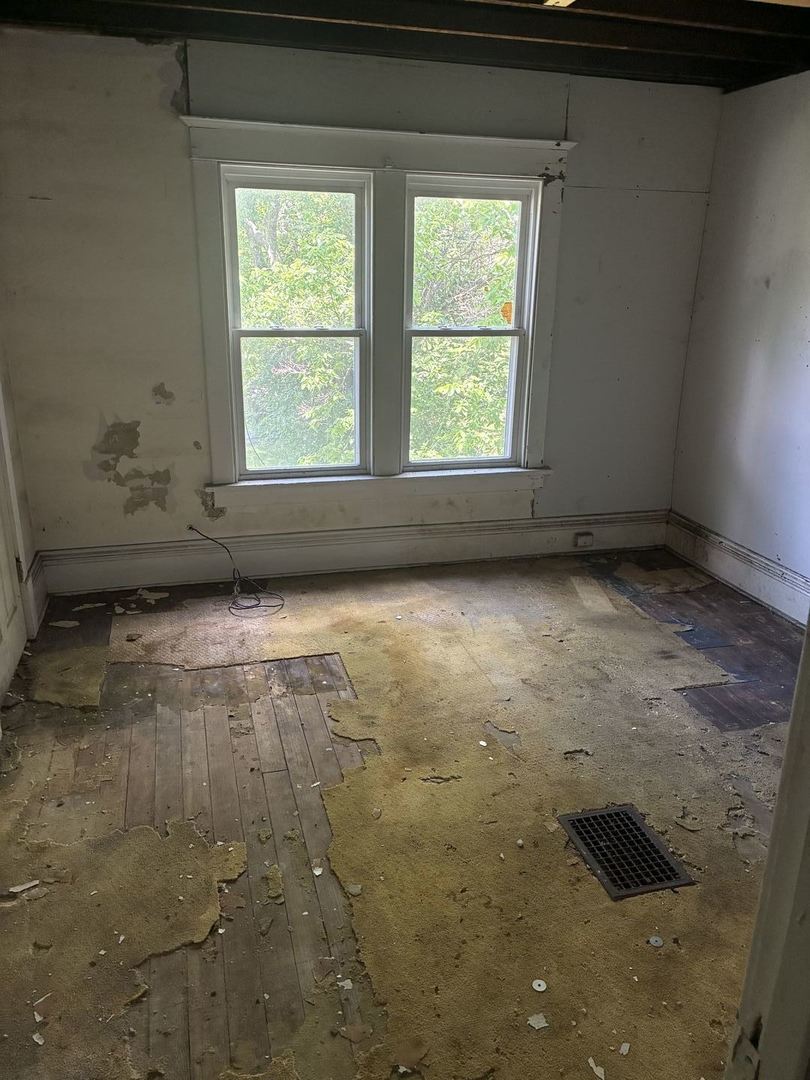 3rd image of 1025 W Butler St, Peoria, IL 61605 | MLS# 12698300