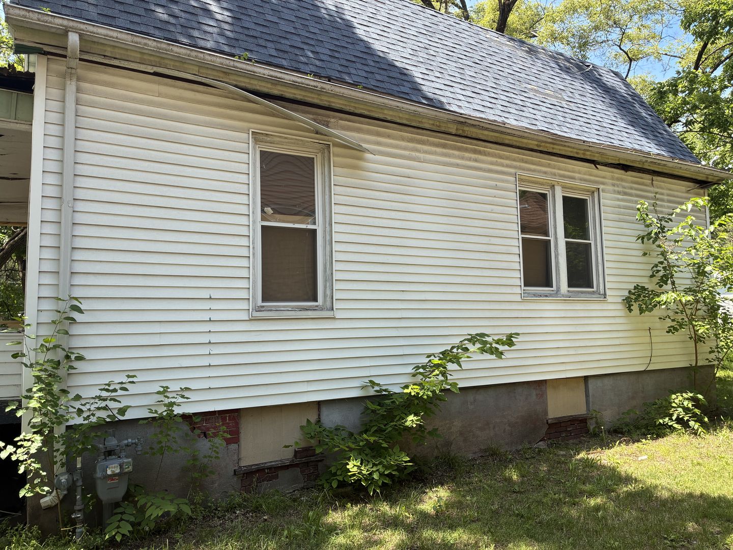 2nd image of 1025 W Butler St, Peoria, IL 61605 | MLS# 12698300