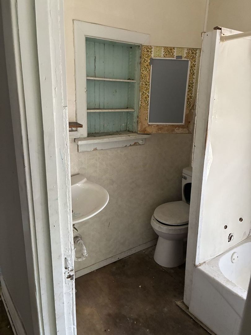5th image of 1025 W Butler St, Peoria, IL 61605 | MLS# 12698300