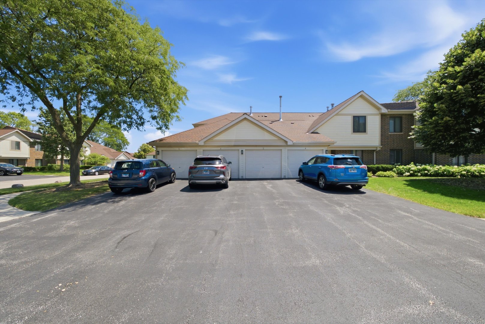 Homes for sale in Palatine, IL | 831 E Carriage Ln #2, Palatine, IL 60074 | MLS# 12698386