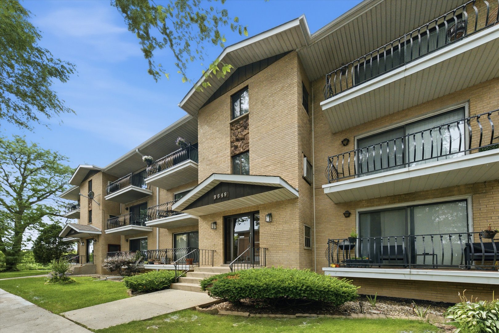 Homes for sale in Chicago Ridge, IL | 9649 S Harlem Ave #3C, Chicago Ridge, IL 60415 | MLS# 12698557
