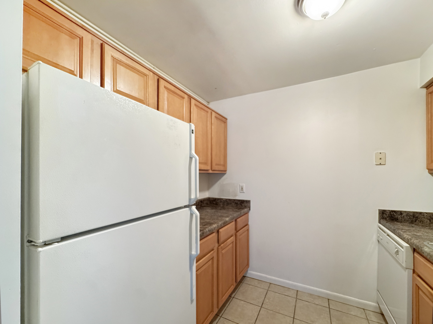 5th image of 1910 W Hatherleigh Ct, Mount Prospect, IL 60056