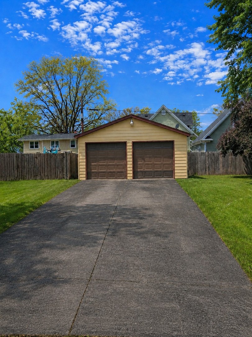 4th image of 319 N Lord Ave, Carpentersville, IL 60110 | MLS# 12698860