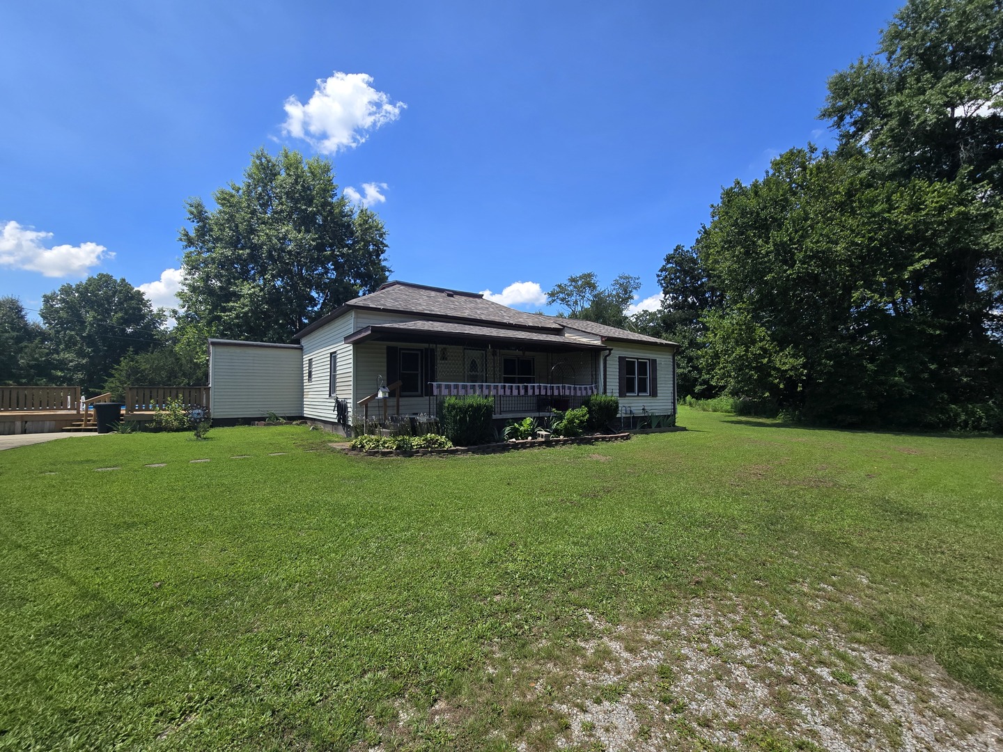 Homes for sale in Woodlawn, IL | 4707 E Il Hwy 15, Woodlawn, IL 62898 | MLS# 12698953