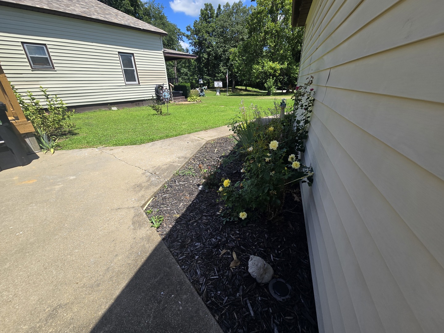 Homes for sale in Woodlawn, IL | 4707 E Il Hwy 15, Woodlawn, IL 62898 | MLS# 12698953