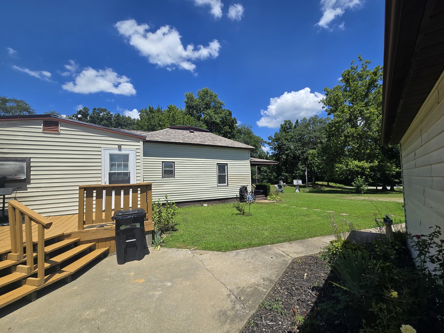 Homes for sale in Woodlawn, IL | 4707 E Il Hwy 15, Woodlawn, IL 62898 | MLS# 12698953