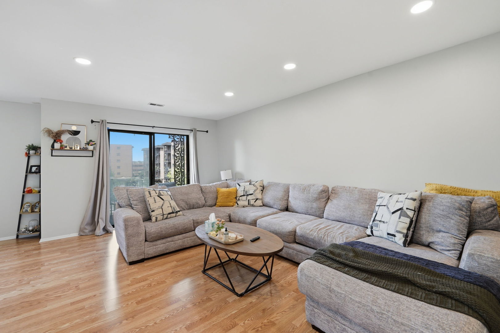 3rd image of 9331 Landings Ln #305, Des Plaines, IL 60016 | MLS# 12699198