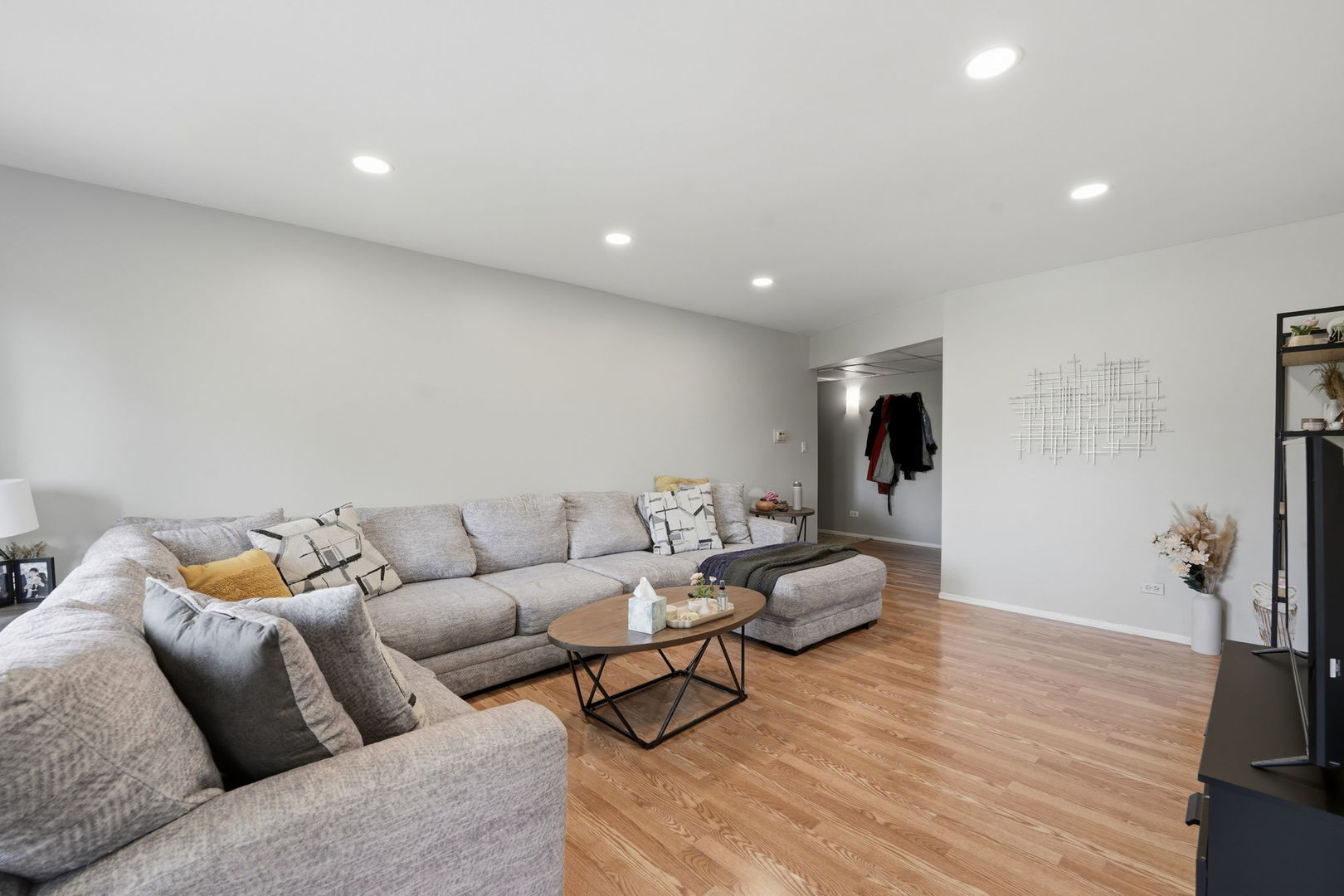 4th image of 9331 Landings Ln #305, Des Plaines, IL 60016 | MLS# 12699198