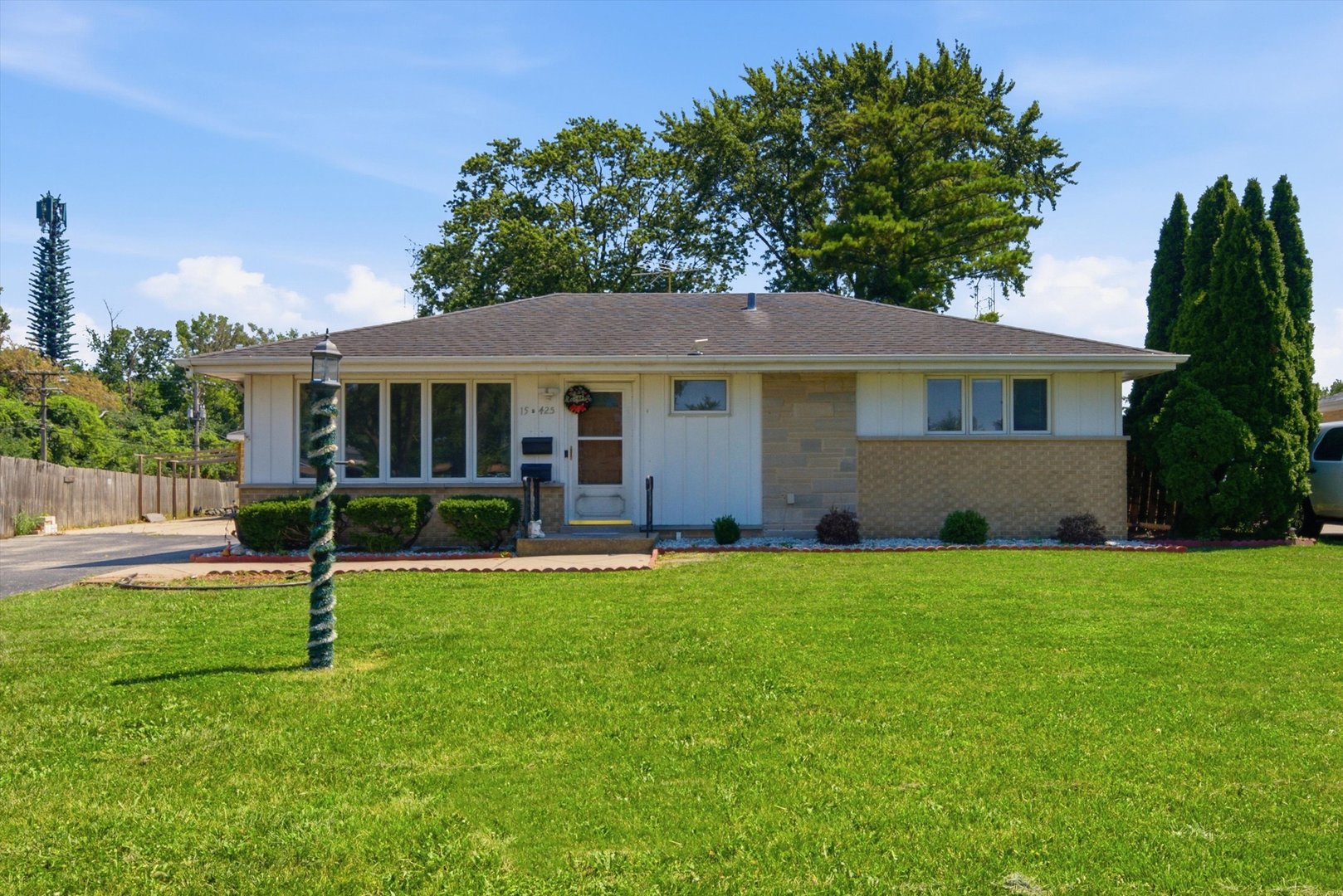 Homes for sale in Elmhurst, IL | 15w425 Victory Pkwy, Elmhurst, IL 60126 | MLS# 12699247