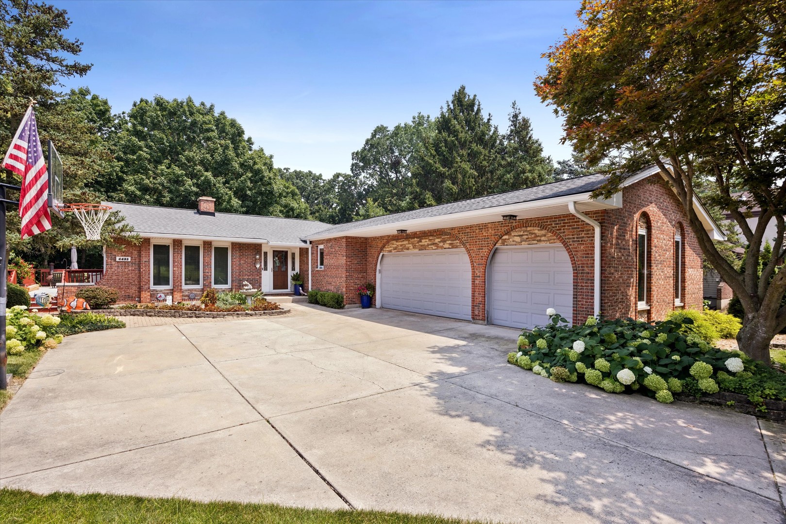 Homes for sale in Lisle, IL | 4433 Brittany Dr, Lisle, IL 60532 | MLS# 12699386