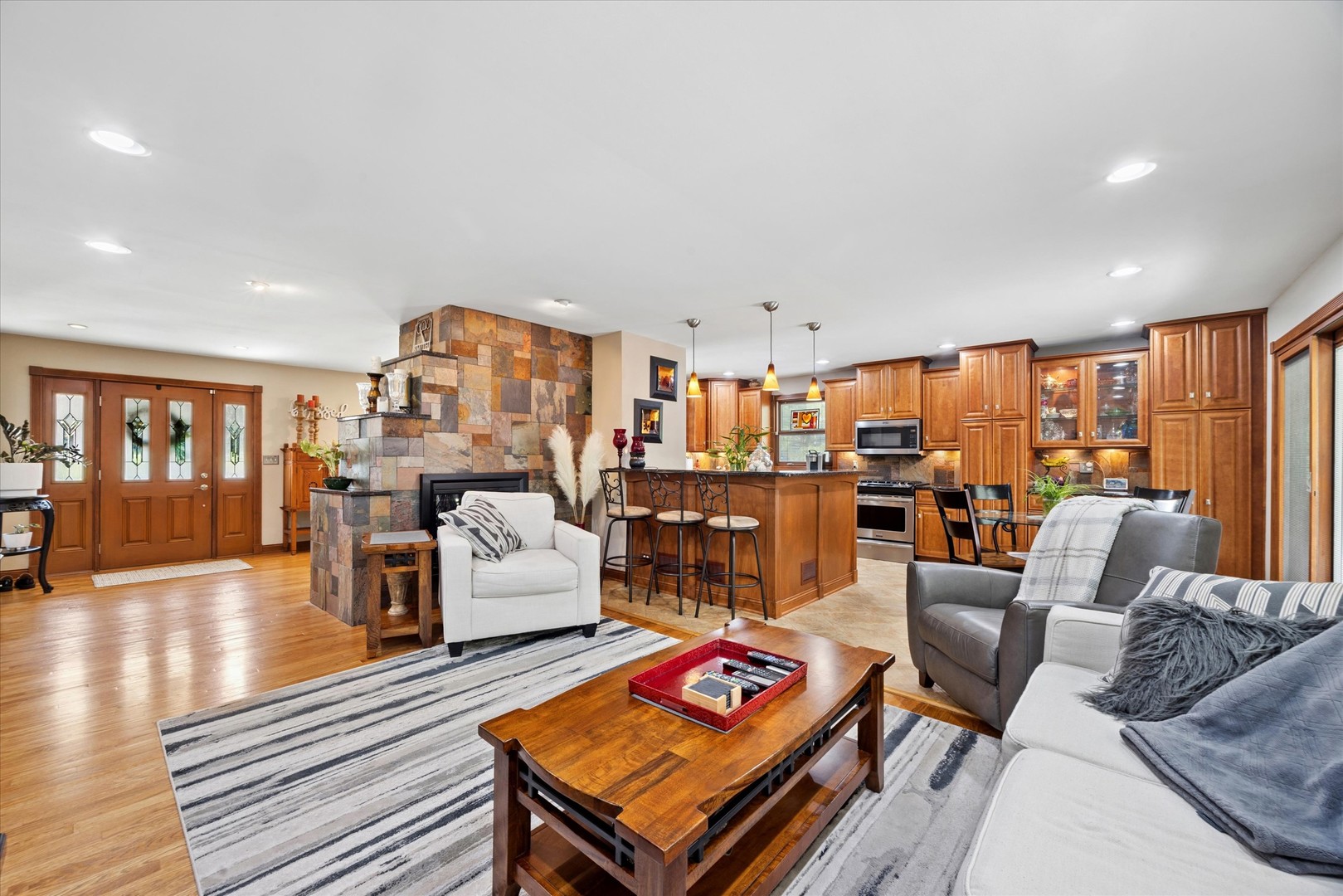 4th image of 4433 Brittany Dr, Lisle, IL 60532 | MLS# 12699386
