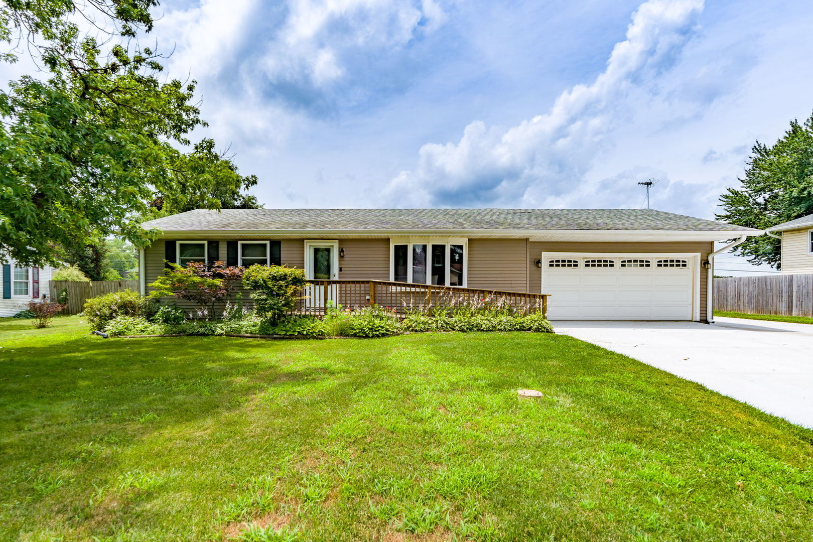 Homes for sale in Colona, IL | 217 Melodie Ln, Colona, IL 61241 | MLS# 12699531