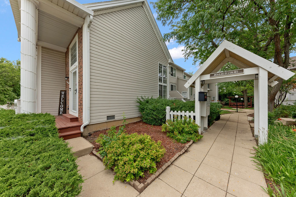 Homes for sale in Bolingbrook, IL | 320 Rosebud Ct, Bolingbrook, IL 60440 | MLS# 12699733