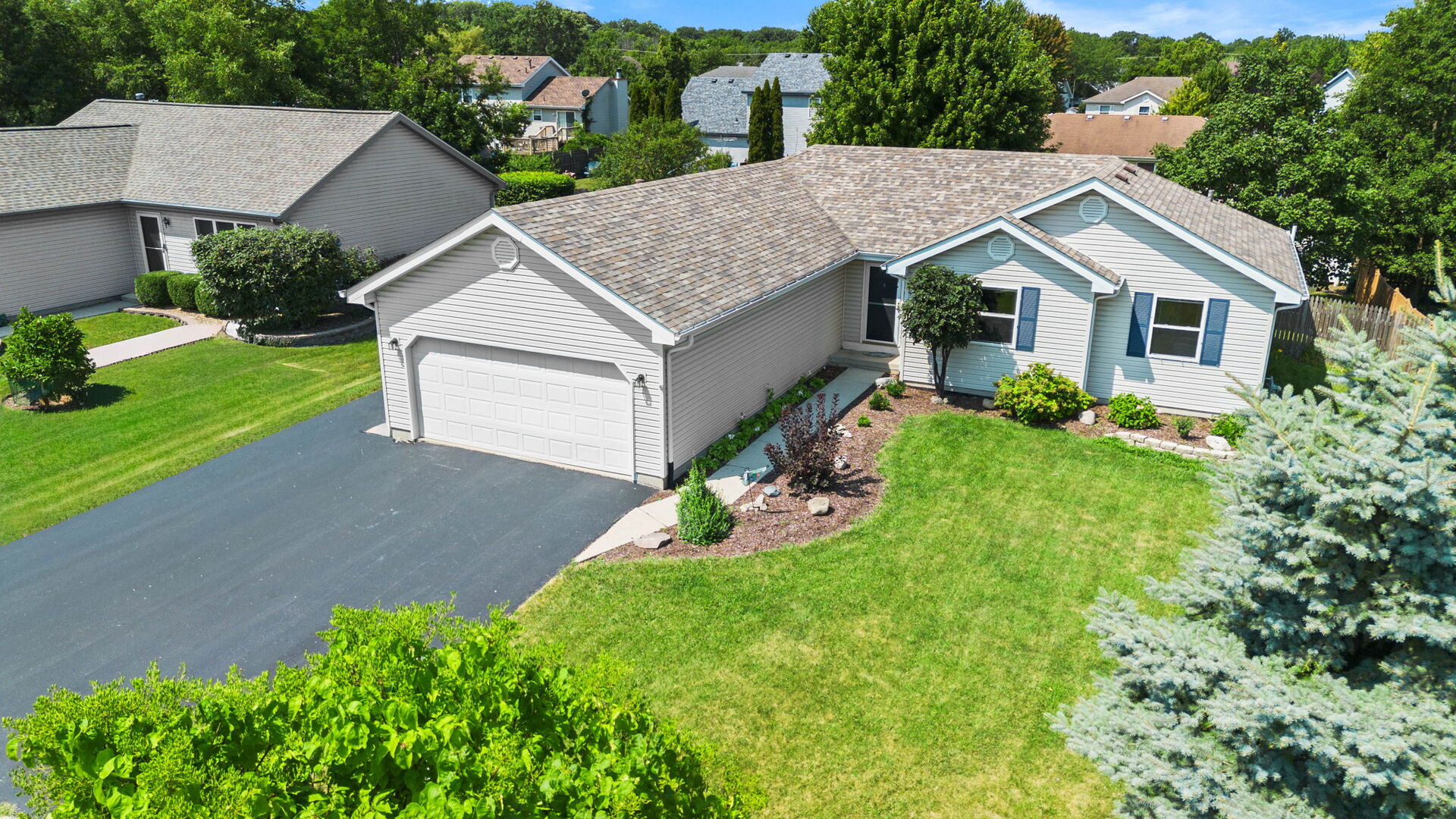 2nd image of 911 Cottonwood Dr, Elwood, IL 60421 | MLS# 12699783