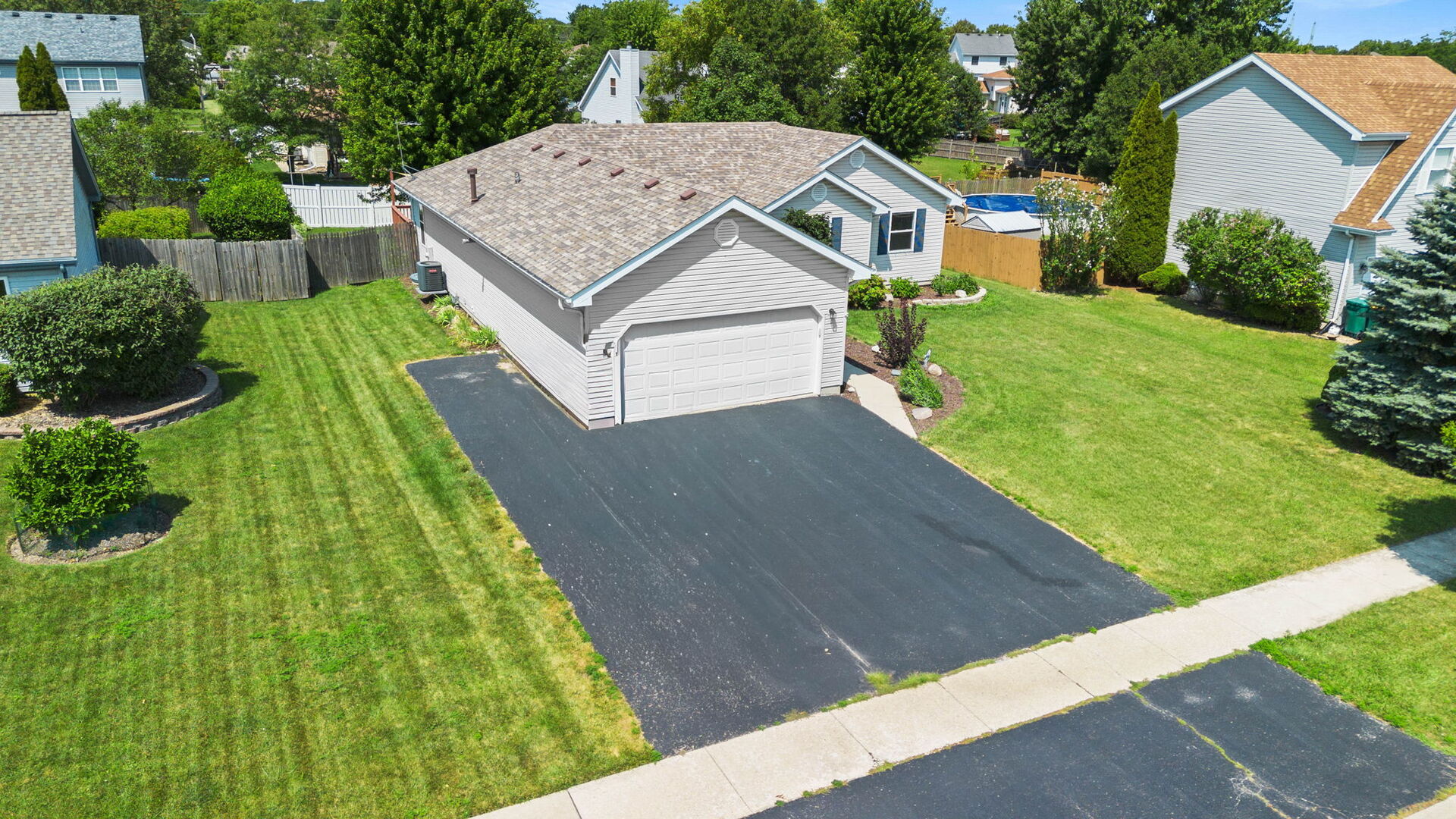3rd image of 911 Cottonwood Dr, Elwood, IL 60421 | MLS# 12699783