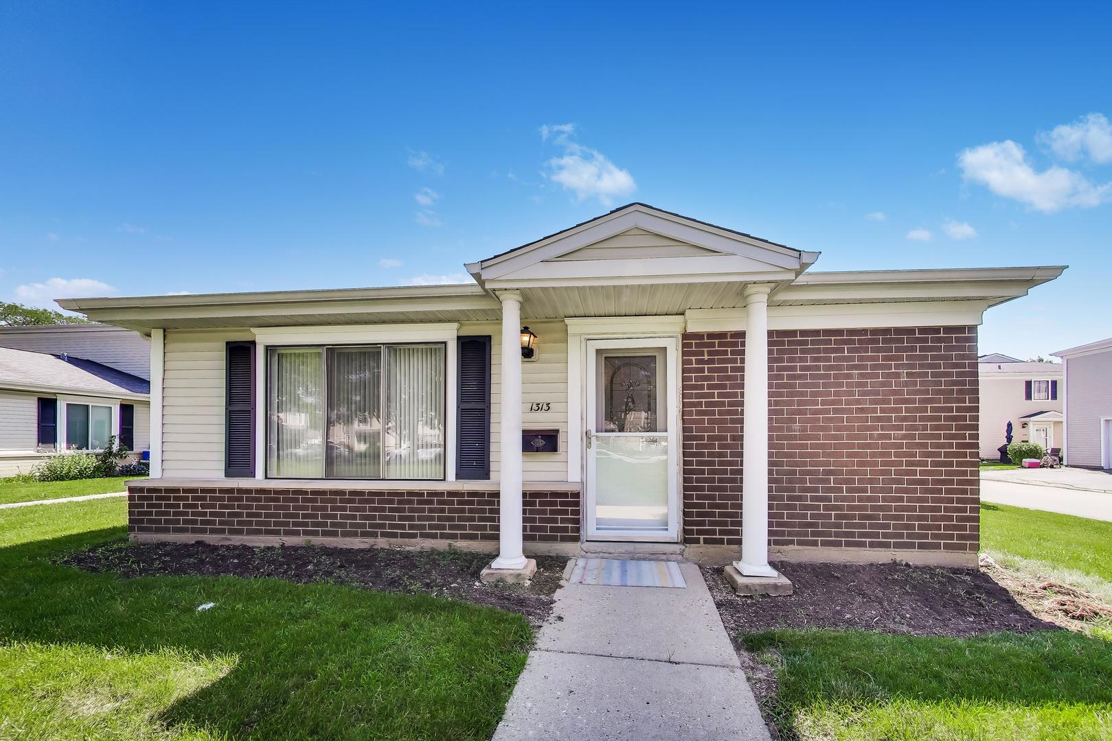 Homes for sale in Prospect Heights, IL | 1313 Cove Dr #211A, Prospect Heights, IL 60070 | MLS# 12699869