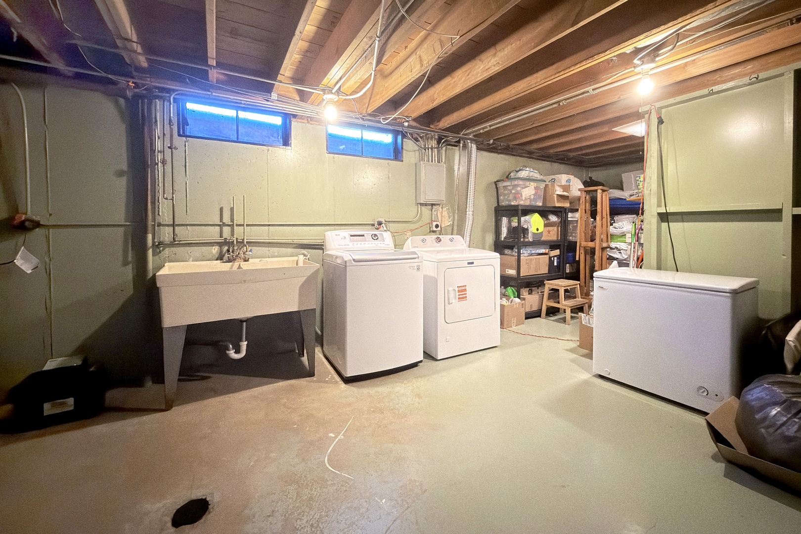 37th image of 2022 E Woodview Dr, Mount Prospect, IL 60056 | MLS# 12700063