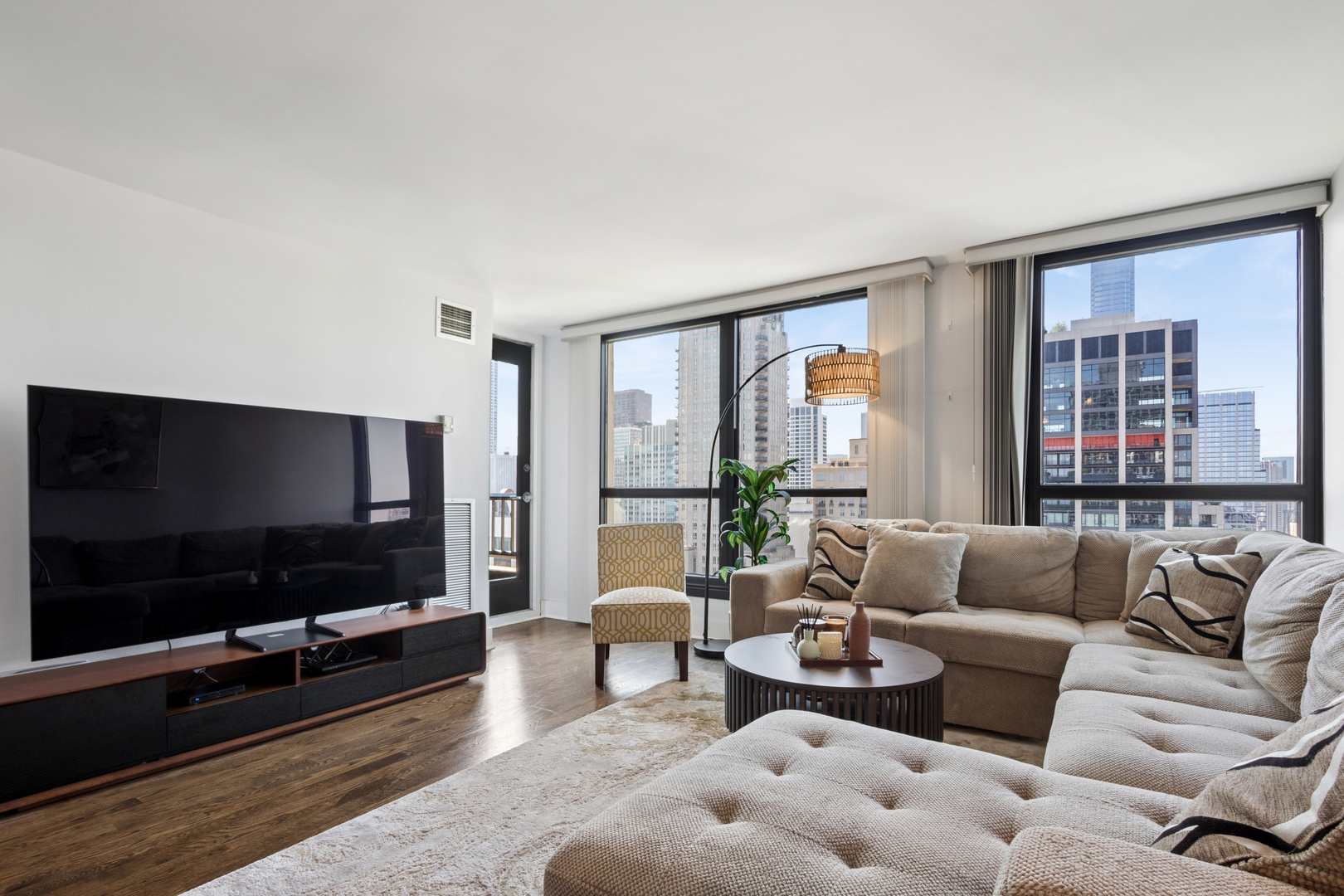 4th image of 1030 N State St #33J, Chicago, IL 60610 | MLS# 12700096