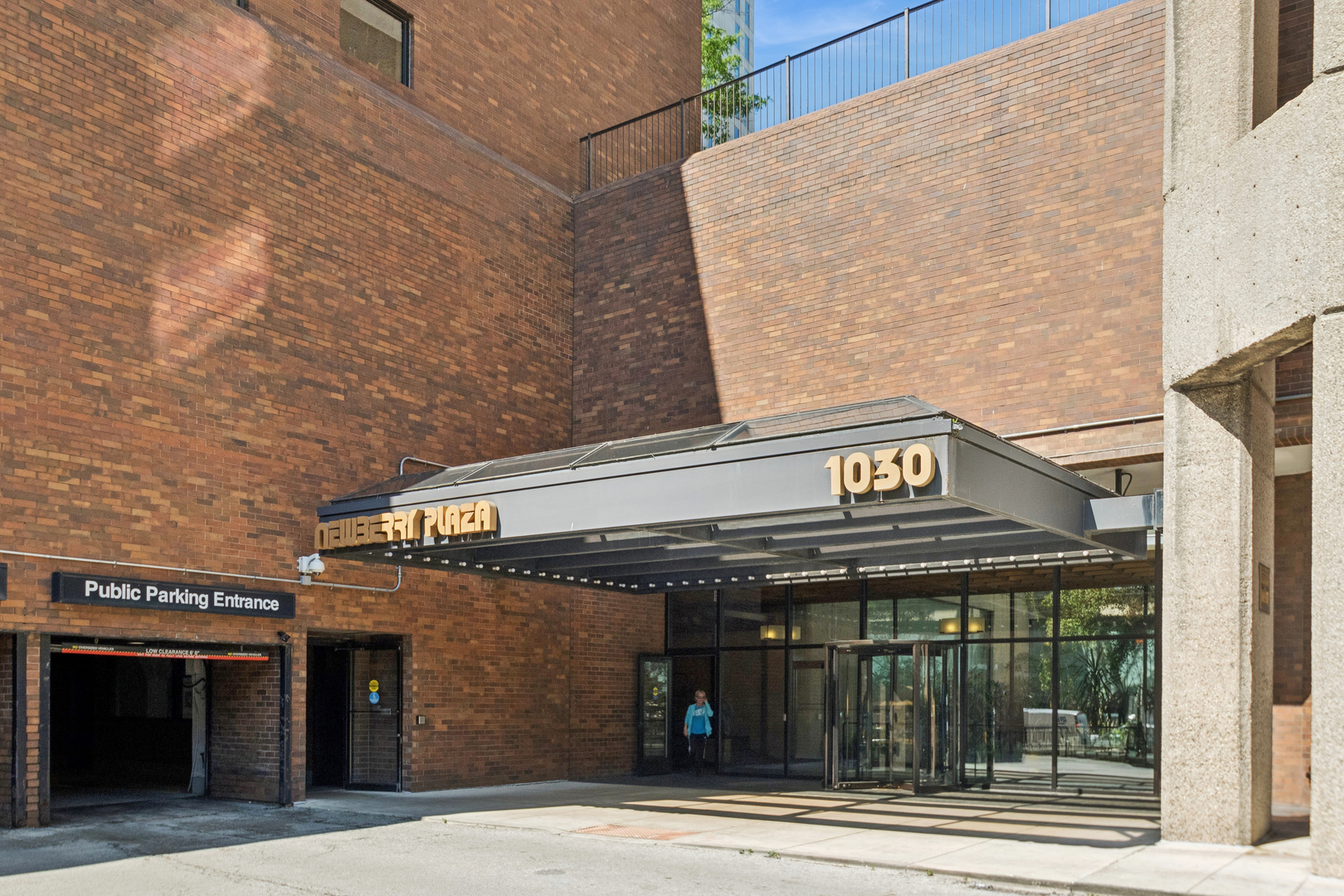 2nd image of 1030 N State St, Chicago, IL 60610