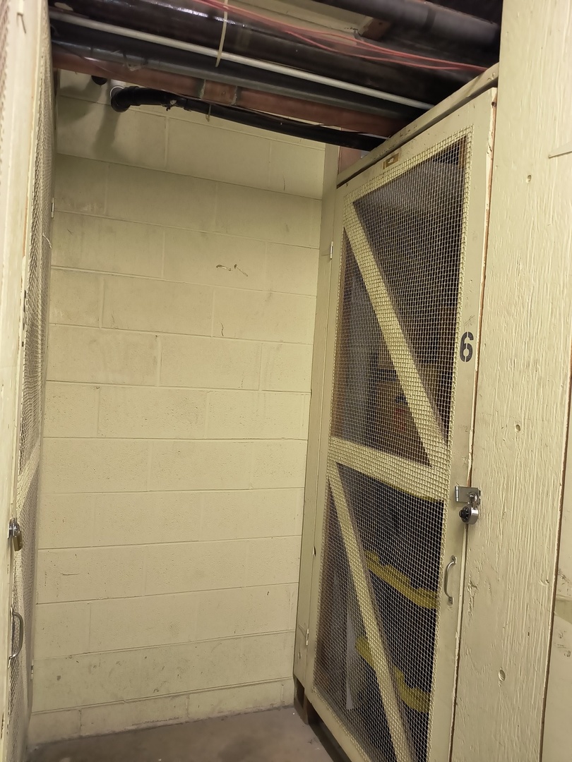 2nd image of 1060 N Farnsworth Ave, Aurora, IL 60505