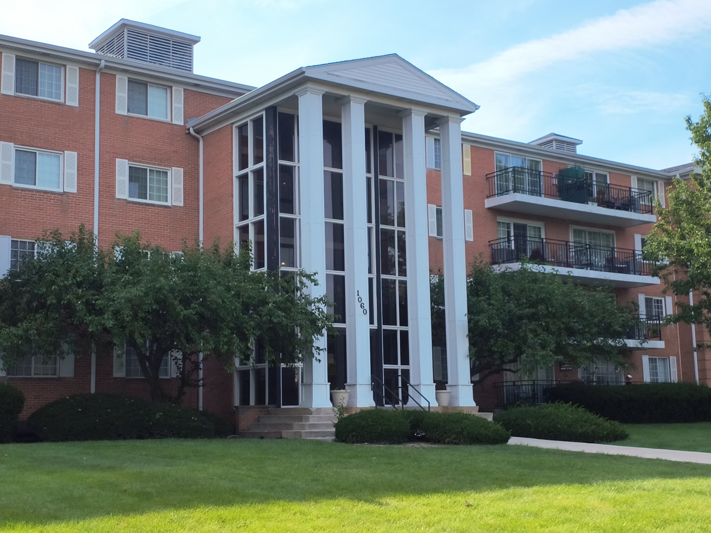 Homes for sale in Aurora, IL | 1060 N Farnsworth Ave #1402, Aurora, IL 60505 | MLS# 12700104