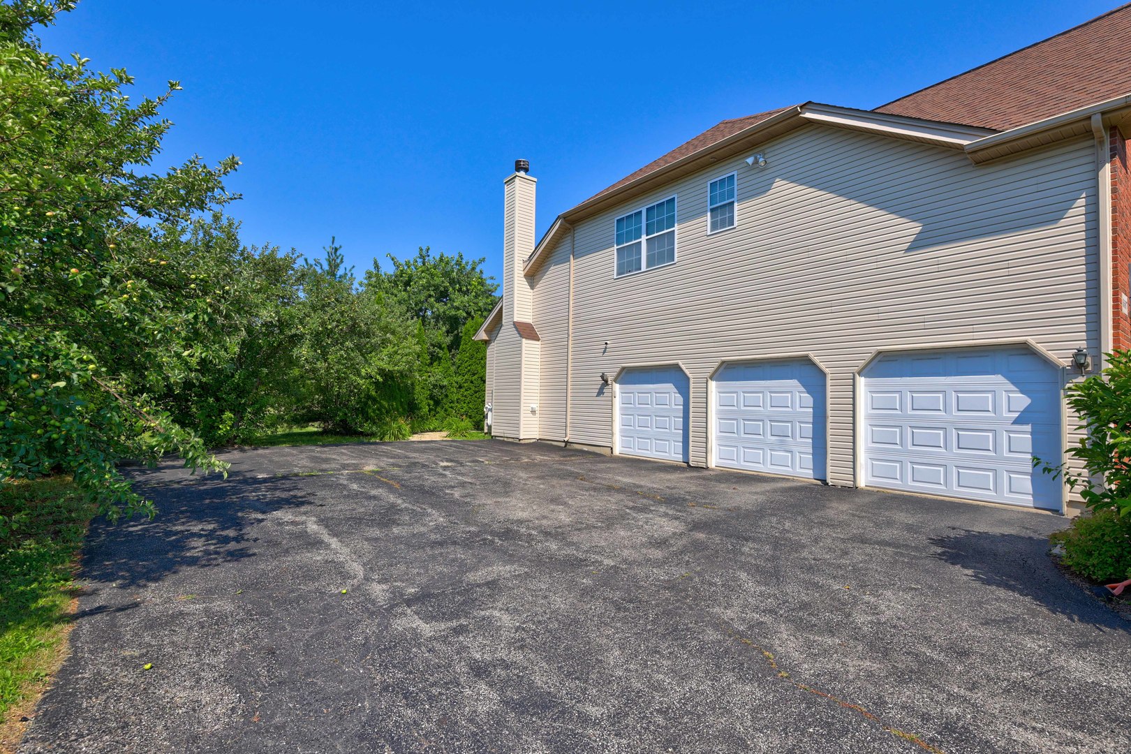 4th image of 5587 Notting Hill Rd, Gurnee, IL 60031 | MLS# 12700182