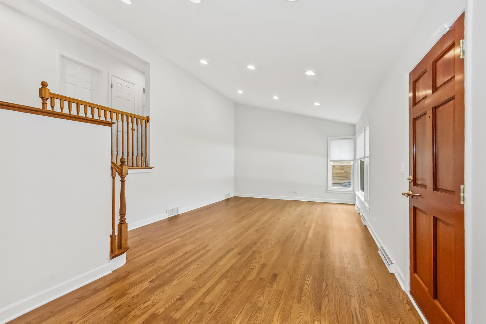 3rd image of 232 Thelin Ct, Wilmette, IL 60091 | MLS# 12700234