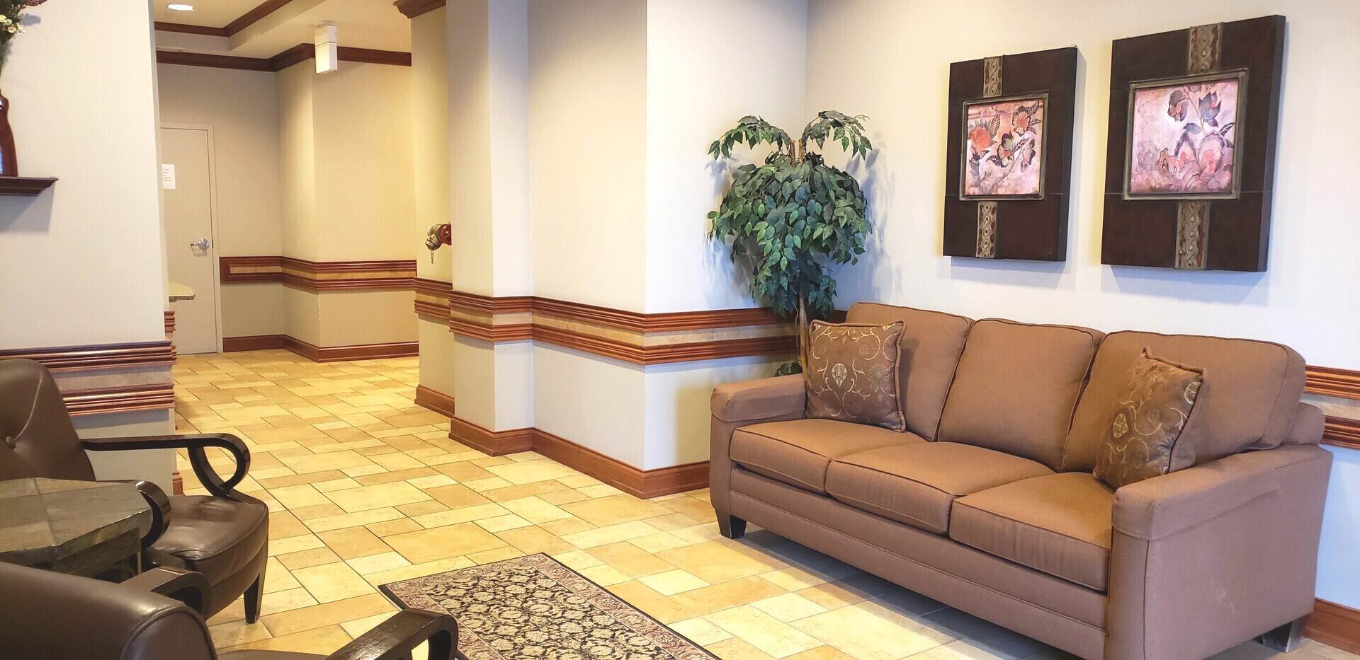 2nd image of 100 N Bokelman St, Roselle, IL 60172