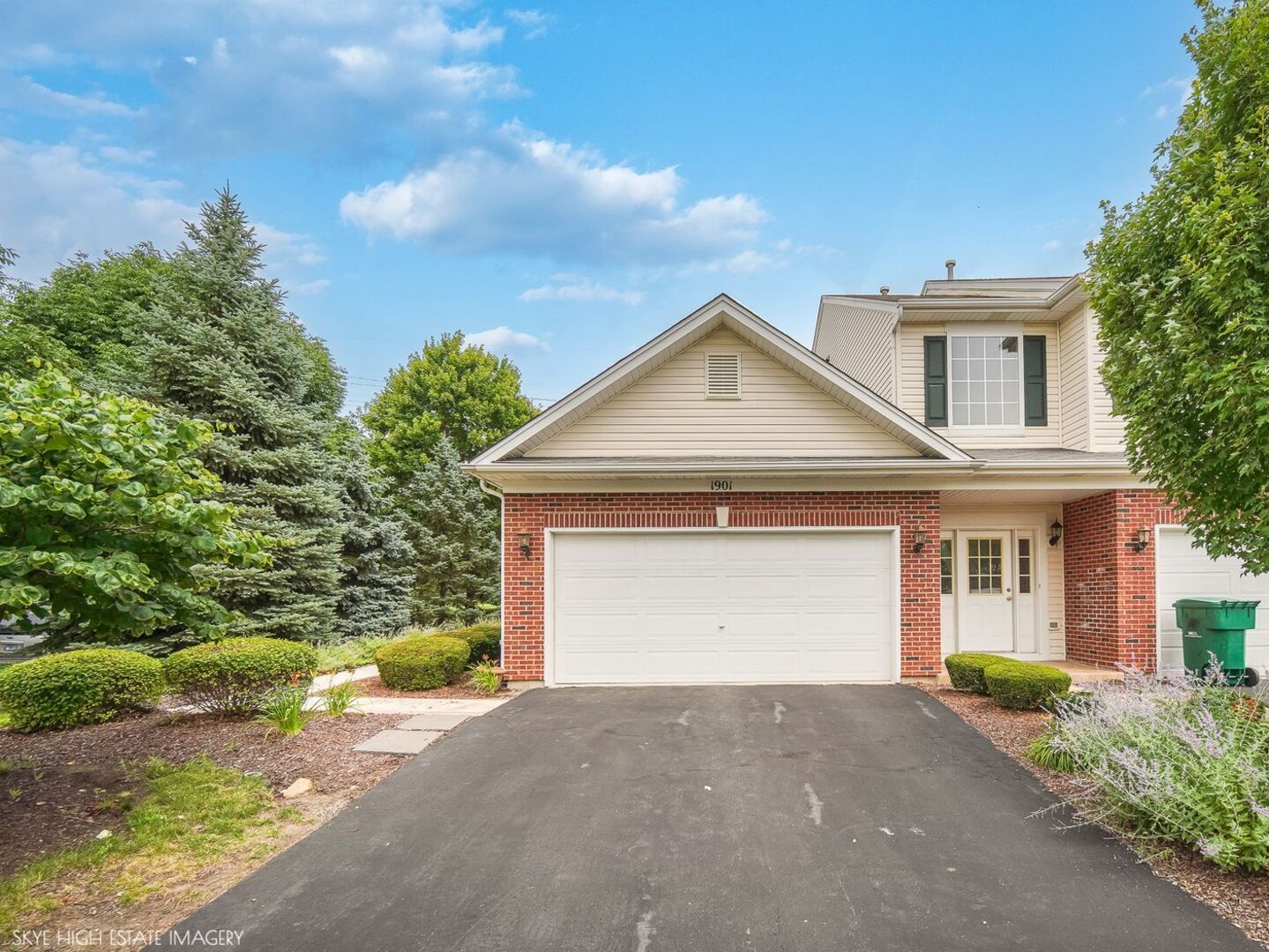 Homes for sale in Romeoville, IL | 1901 W Crestview Cir #1901, Romeoville, IL 60446 | MLS# 12700287