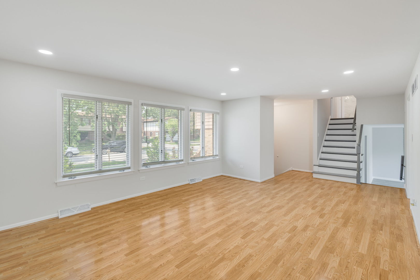 3rd image of 5226 Riverside Dr, Richton Park, IL 60471 | MLS# 12700291