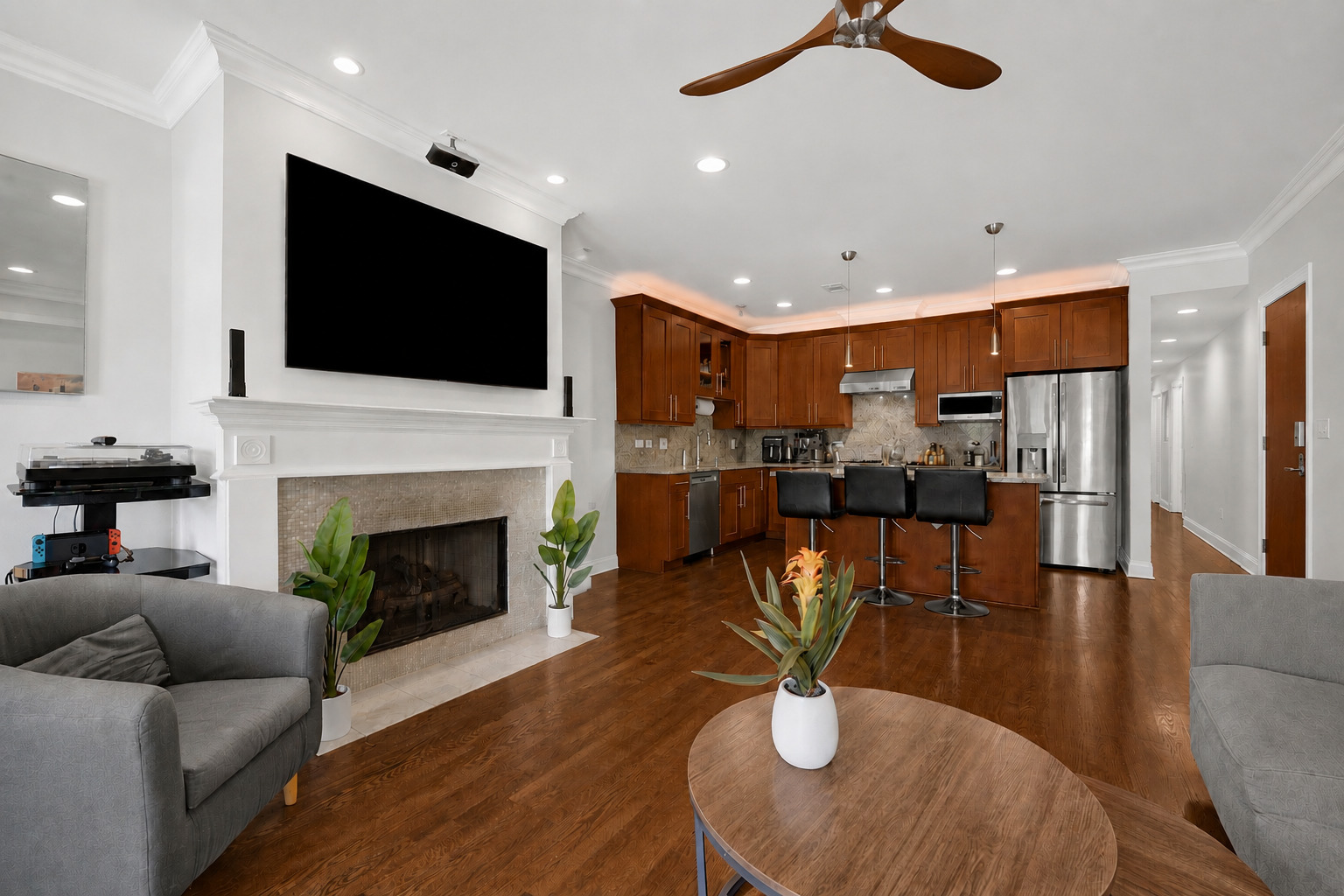 3rd image of 409 W N Ave, Chicago, IL 60610