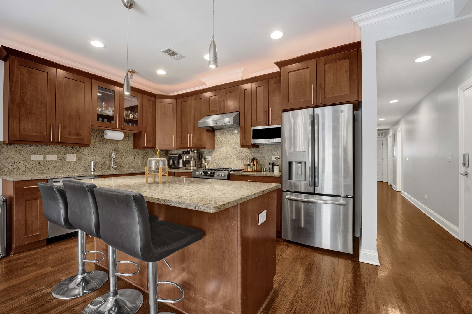 5th image of 409 W N Ave, Chicago, IL 60610