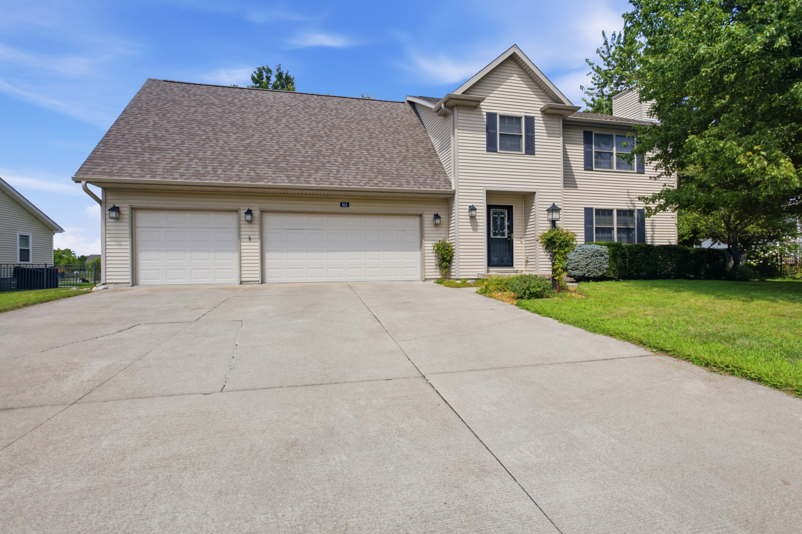 Homes for sale in St. Joseph, IL | 613 Sycamore Dr, St. Joseph, IL 61873 | MLS# 12700336