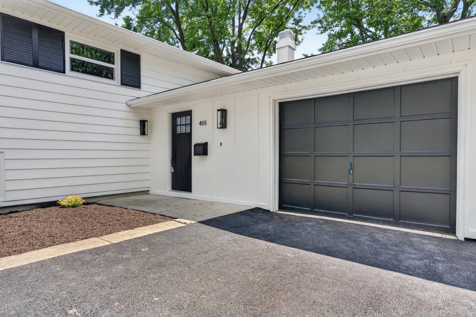 3rd image of 405 W Newport Rd, Hoffman Estates, IL 60169 | MLS# 12700344