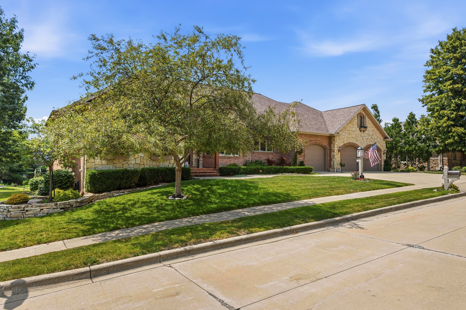 5th image of 2427 Prairieridge Pl, Champaign, IL 61822 | MLS# 12700459