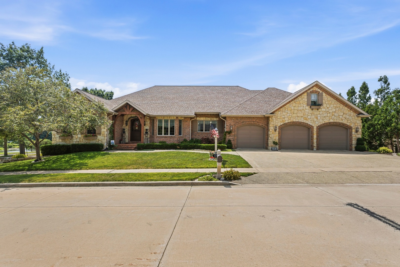 4th image of 2427 Prairieridge Pl, Champaign, IL 61822 | MLS# 12700459