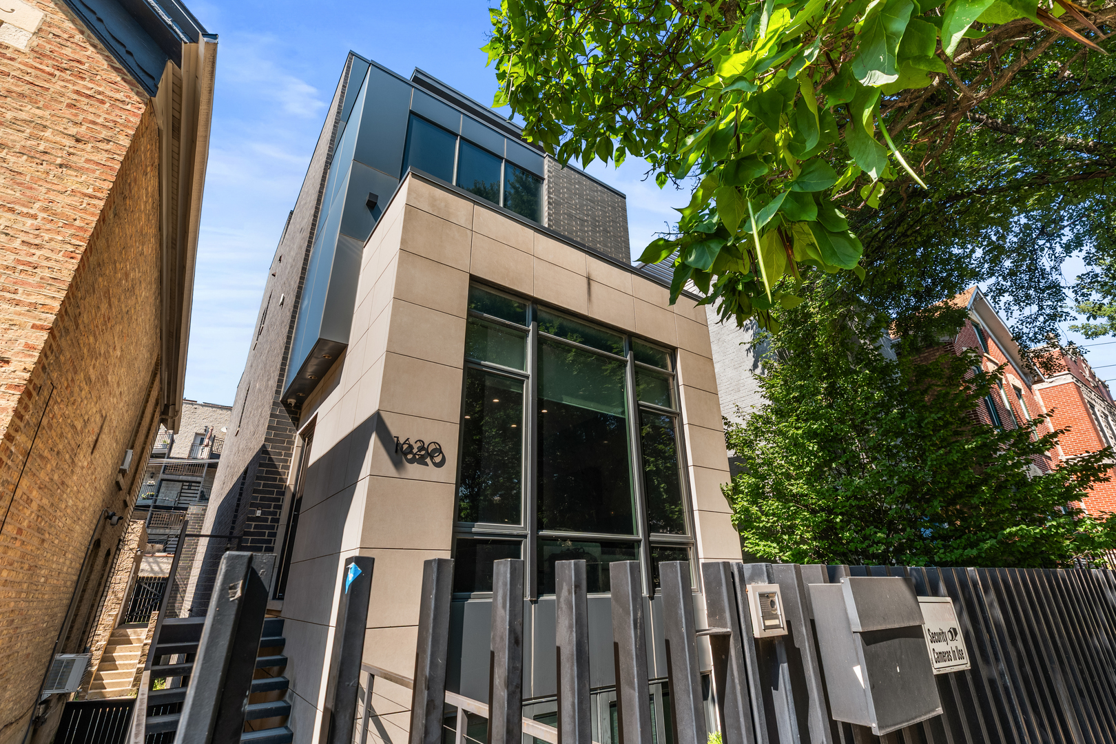 Homes for sale in Chicago, IL | 1620 W Pierce Ave, Chicago, IL 60622 | MLS# 12700481