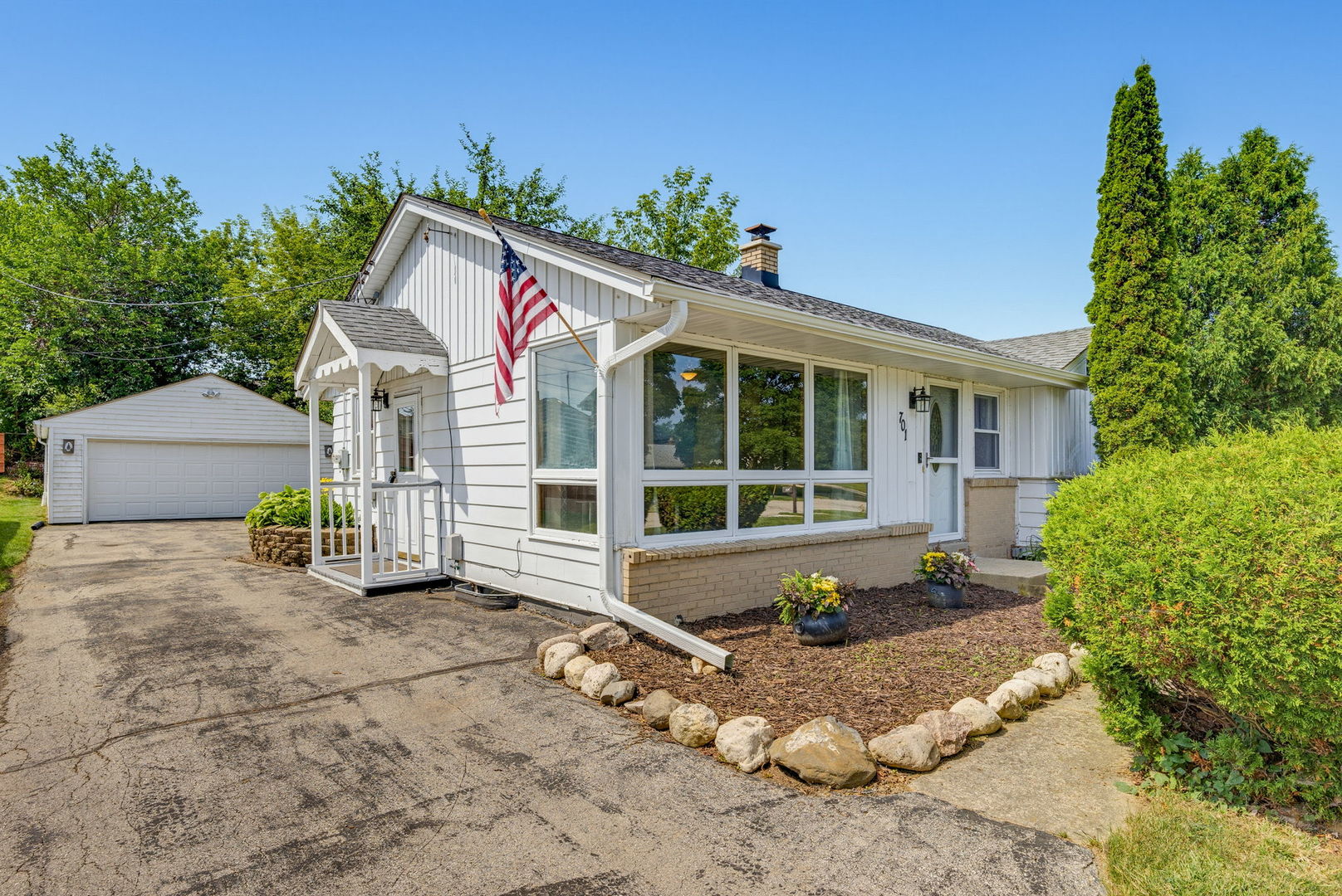 Homes for sale in South Milwaukee, WI | 701 Williams Ave, South Milwaukee, WI 53172 | MLS# 12700487