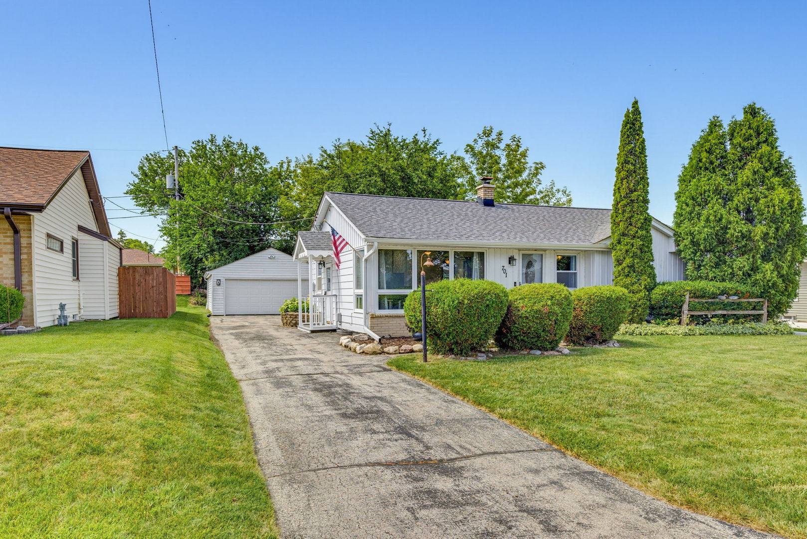Homes for sale in South Milwaukee, WI | 701 Williams Ave, South Milwaukee, WI 53172 | MLS# 12700487