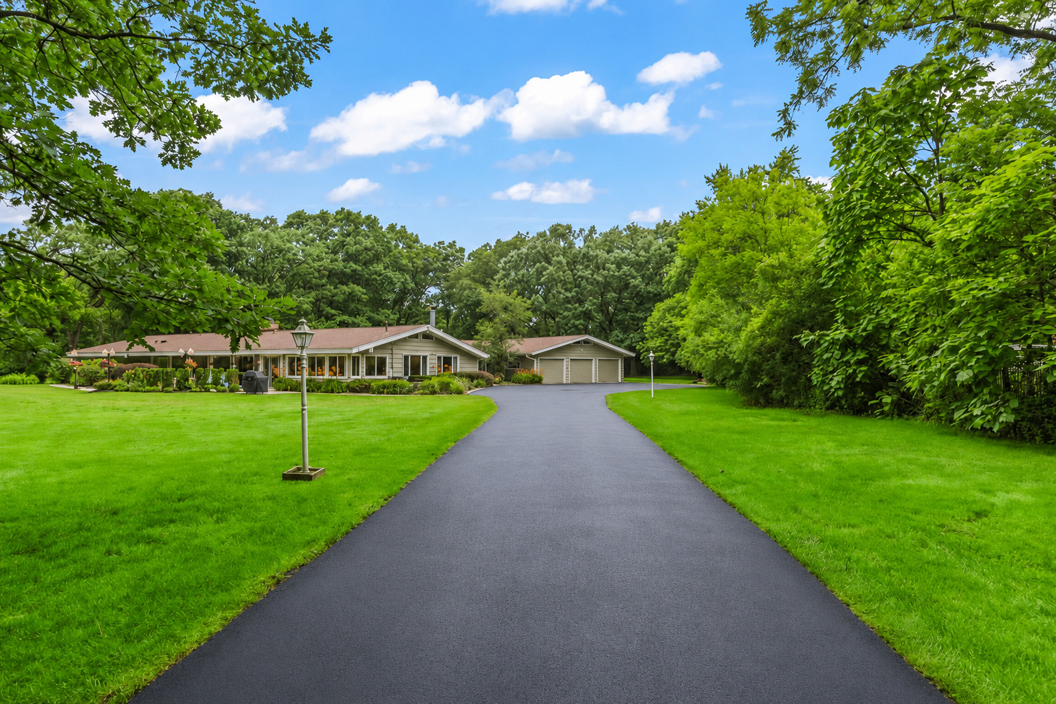 3rd image of 1843 Hanover Ln, Flossmoor, IL 60422 | MLS# 12700490