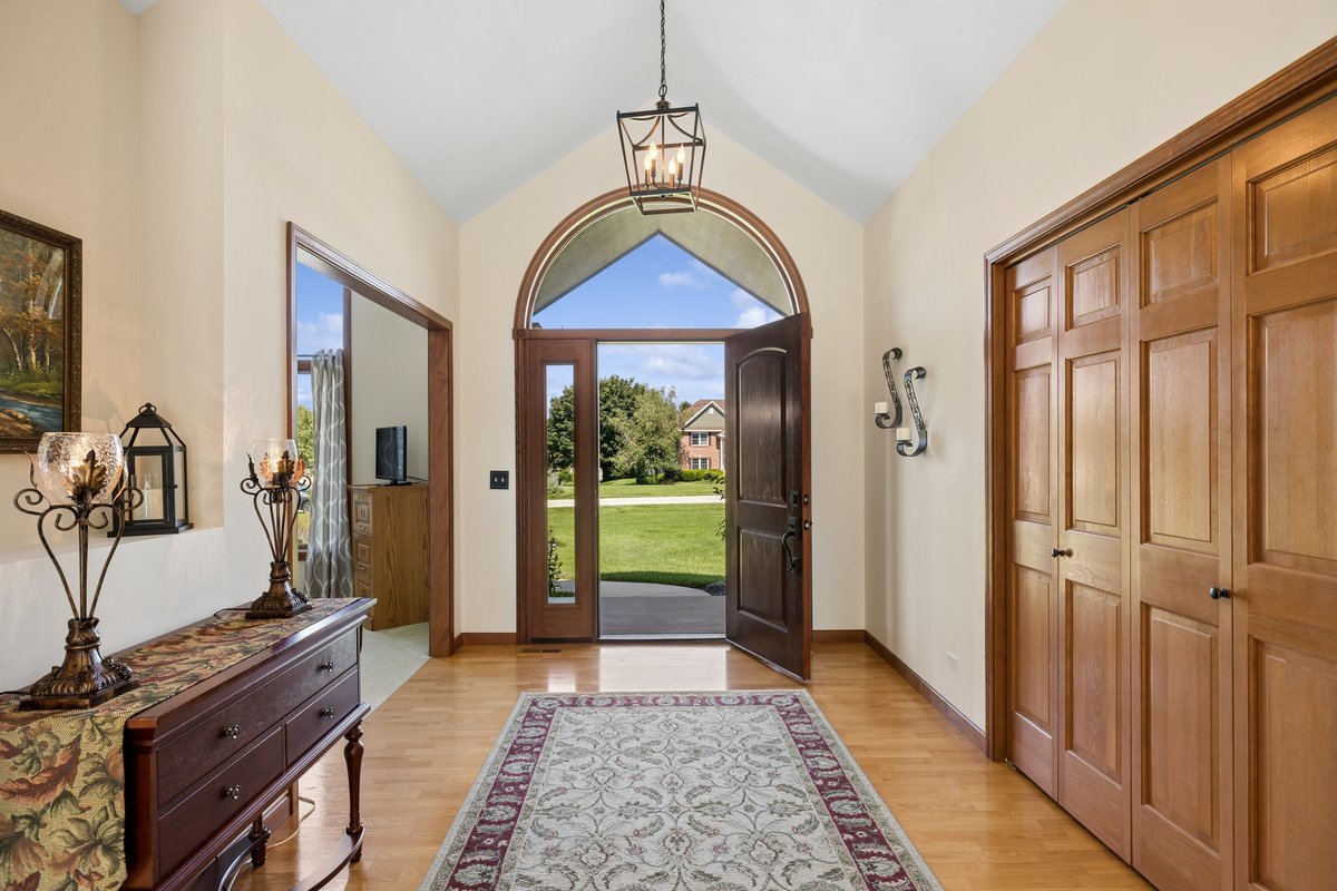 2nd image of 6n731 Willowbrook Dr, Saint Charles, IL 60175 | MLS# 12700520
